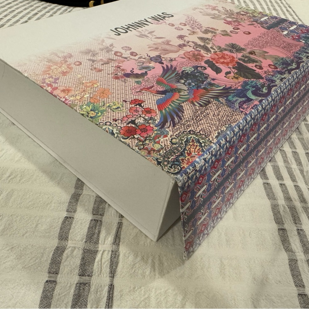 Johnny Was cardboard gift/keepsake box with magnetic closure. Brand new - Picture 3 of 4